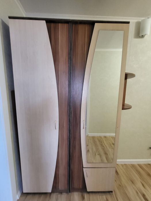 Отдам даром прихожую