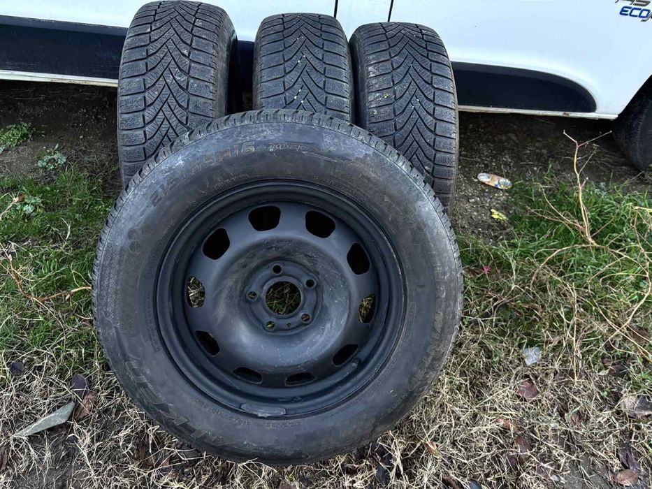 4бр. зимни гуми с джанти 215/65 R16 цола от Dacia Duster 5x114.3