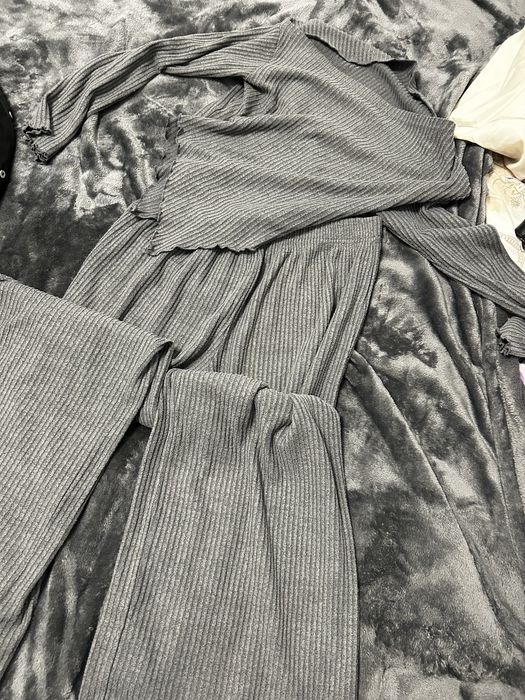 Чисто нов комплект с широки крачоли от рипс, размер M