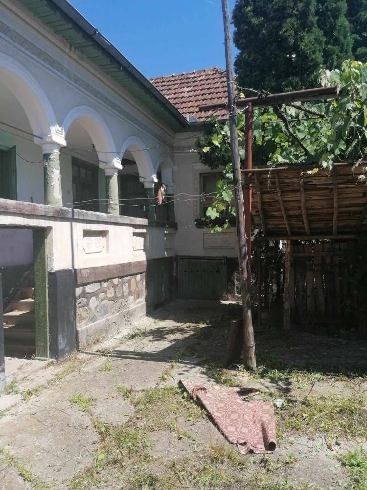 Casa cu doua corpuri  sat Aninoasa judet Arges