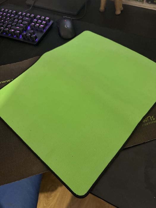 Vand 2 mousepad-uri razer