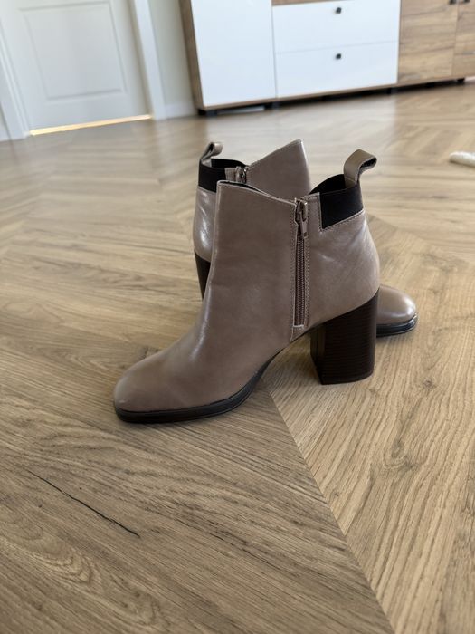 Ghete elegante cu toc Rizzoli