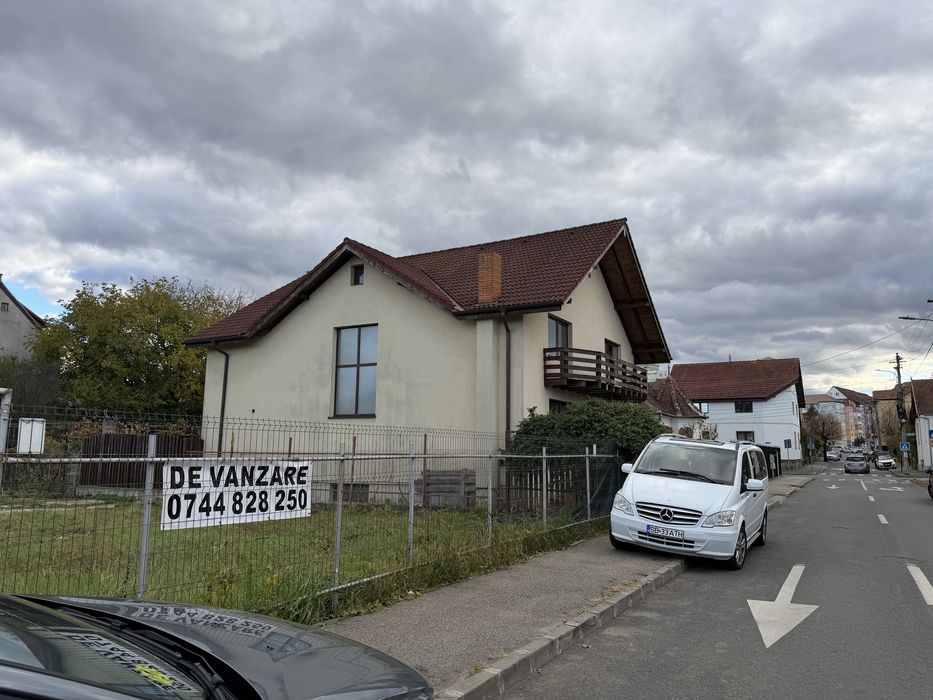 Teren Intravilan  900mp central str Eroilor