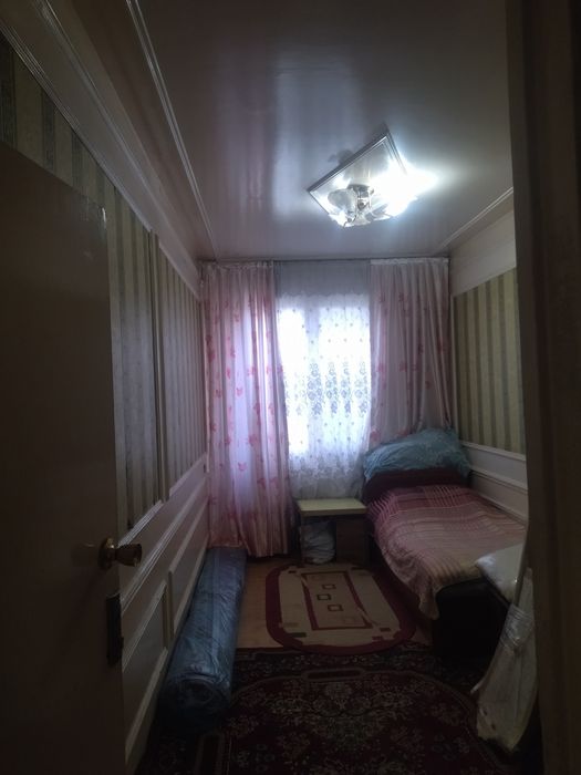 Kvartra sotiladi 3 xonna farxod bozor rŏparasida azgina kirganda