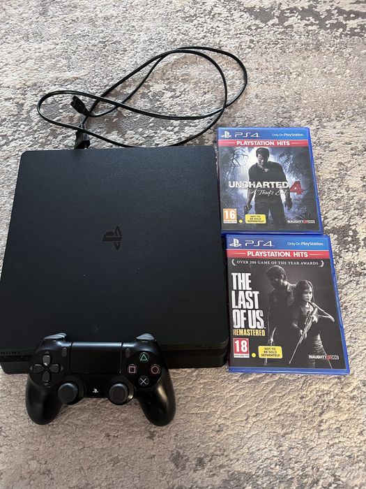 Vand Playstation 4 cu 2 jocuri