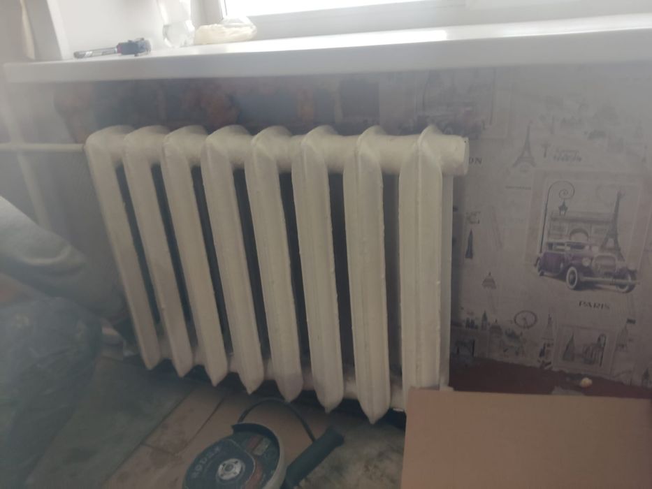 Продам чугунную батарею 8 секции