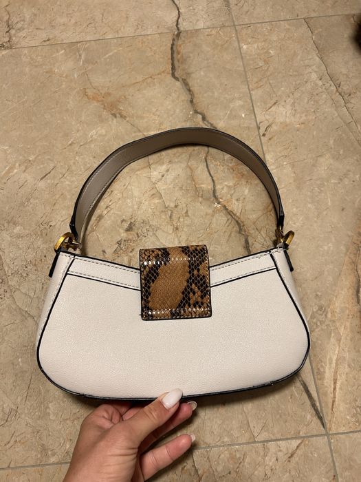 Дамска чанта GUESS