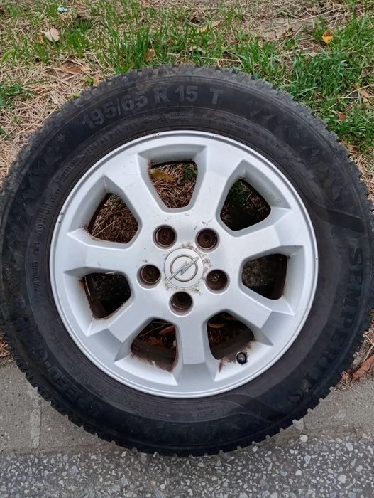 De vânzare 4 cauciuri cu tot cu jenti de Opel Astra g