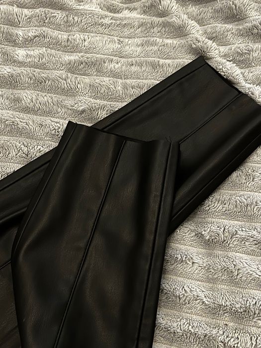Pantaloni ZARA, piele, negru mat, mărimea S