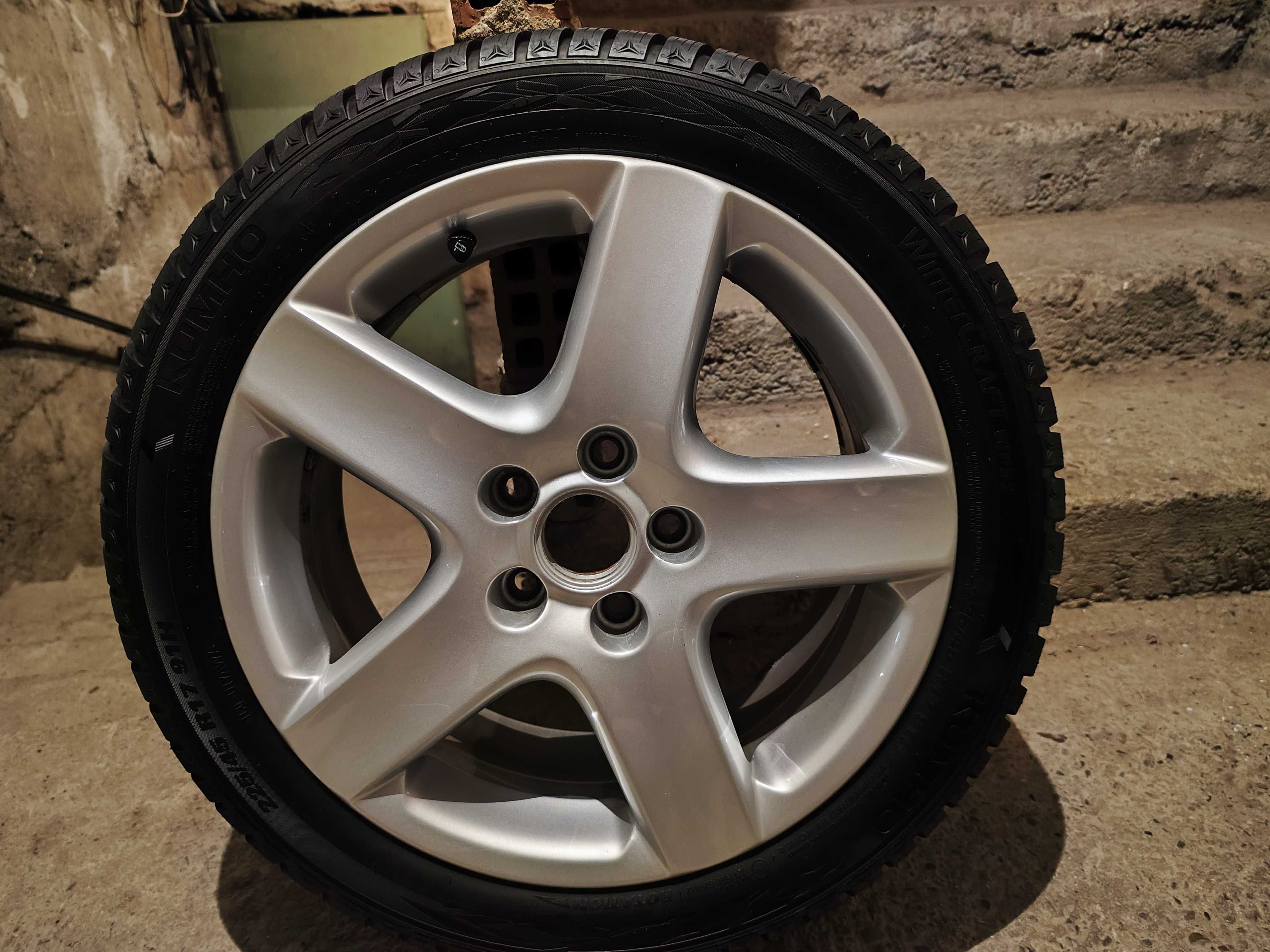 Зимни гуми Kumho Wintercraft WP52 225/45/17 с джанти 17" 5x112