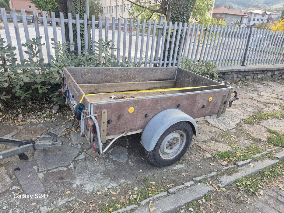 Немско ремърке със нужните документи за регистрация размери 180/110