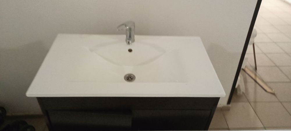 Раковина с шкафом