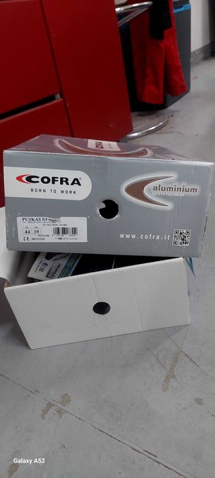 Продавам работни обувки мъжки.  номер 44 и номер 45