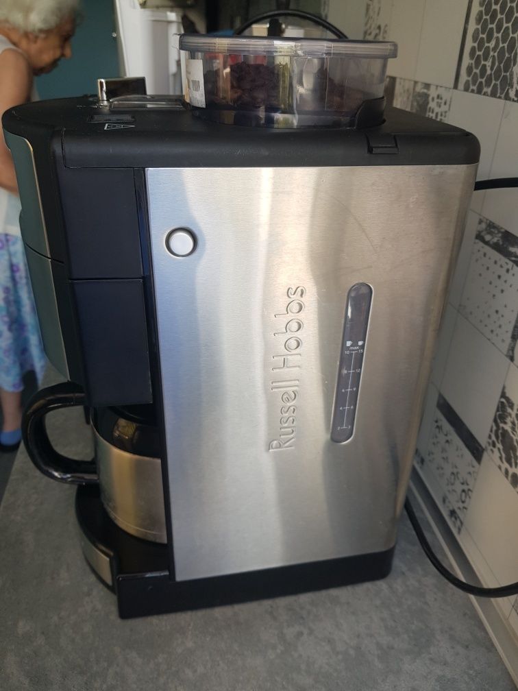 Кафе машина Russell Hobbs