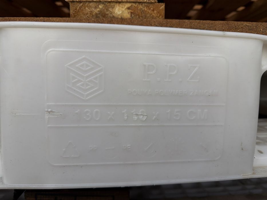 Палети пластмасови 130х110