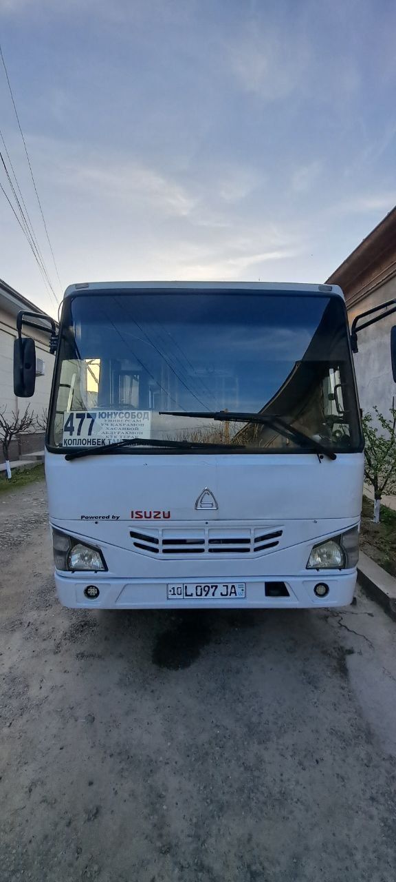 Isuzu avtobus sotiladi. 2008 yil