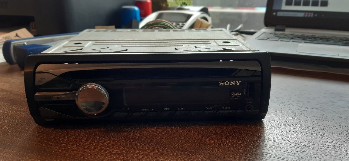 Radio cd Sony, model CDXGT450U