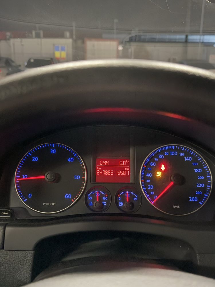 GOLF 5 Plus 2007 1.9TDI-probleme la chiuloasa,citeste descrierea.