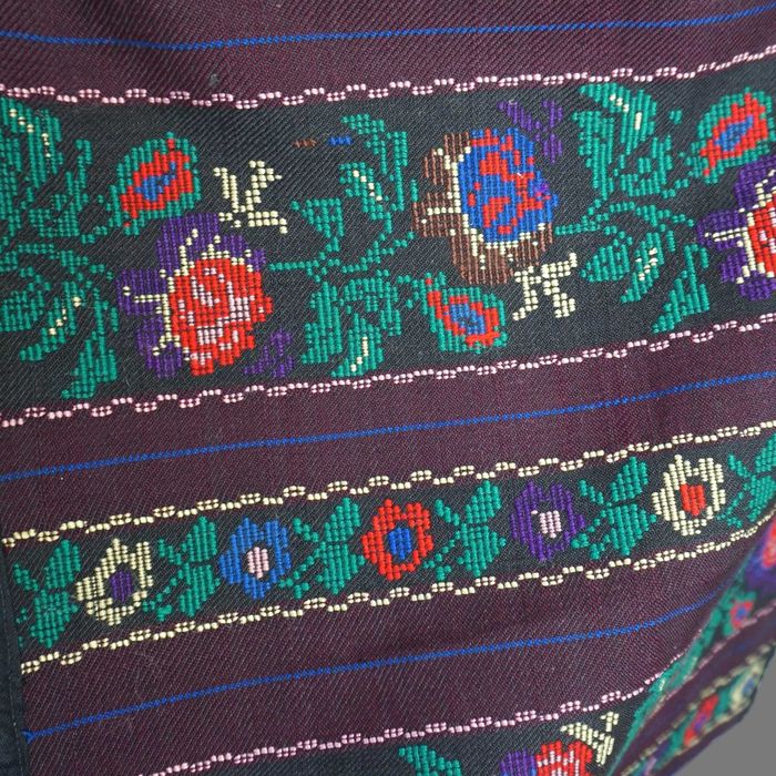 Costum popular vechi, lucrat manual, port popular oltenesc M-L