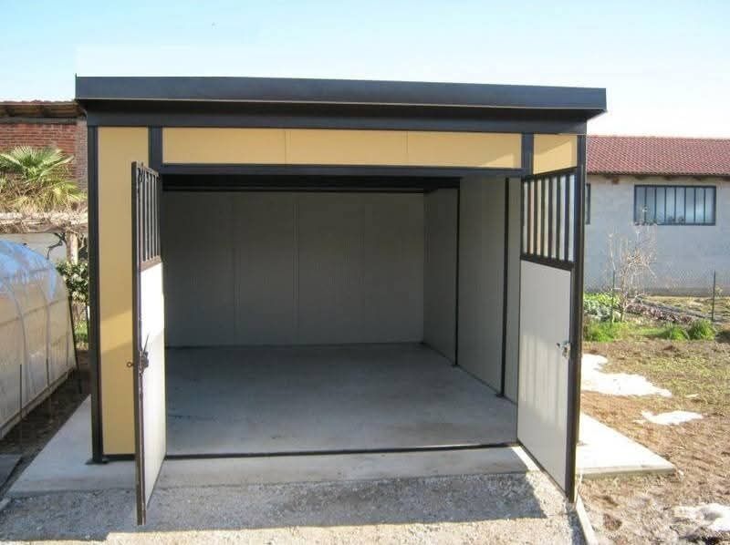 Vând garaje din structura metalica si panouri sandwich