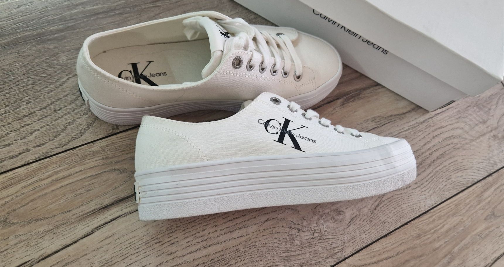 Бели дамски кецове Calvin Klein, 37 номер