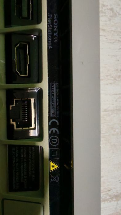 PS 4 Slim /Плейстешън 4 слим/