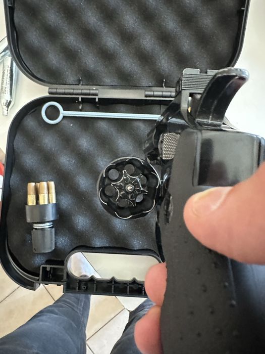 Revolver Dan Wesson 4,2 J