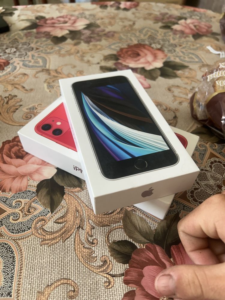 Iphone  11 и Se2 128 и 64gb за части