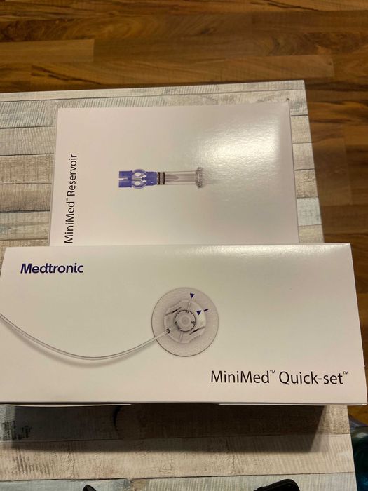 KIT Medtronic format din MiniMed Quick Set + MiniMed reservoir