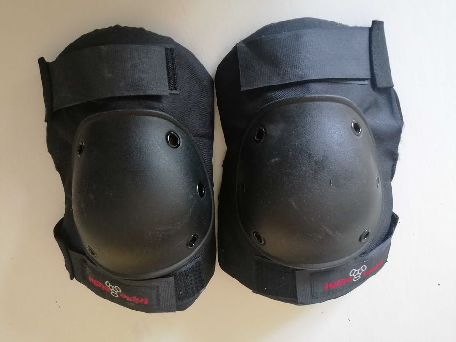 Каска с комплект предпазители за китки, лакти и колена!