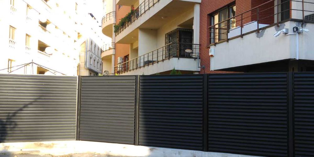 Garduri si porti din sipca metalica, panou jaluzele, tabla, plasa, BCA