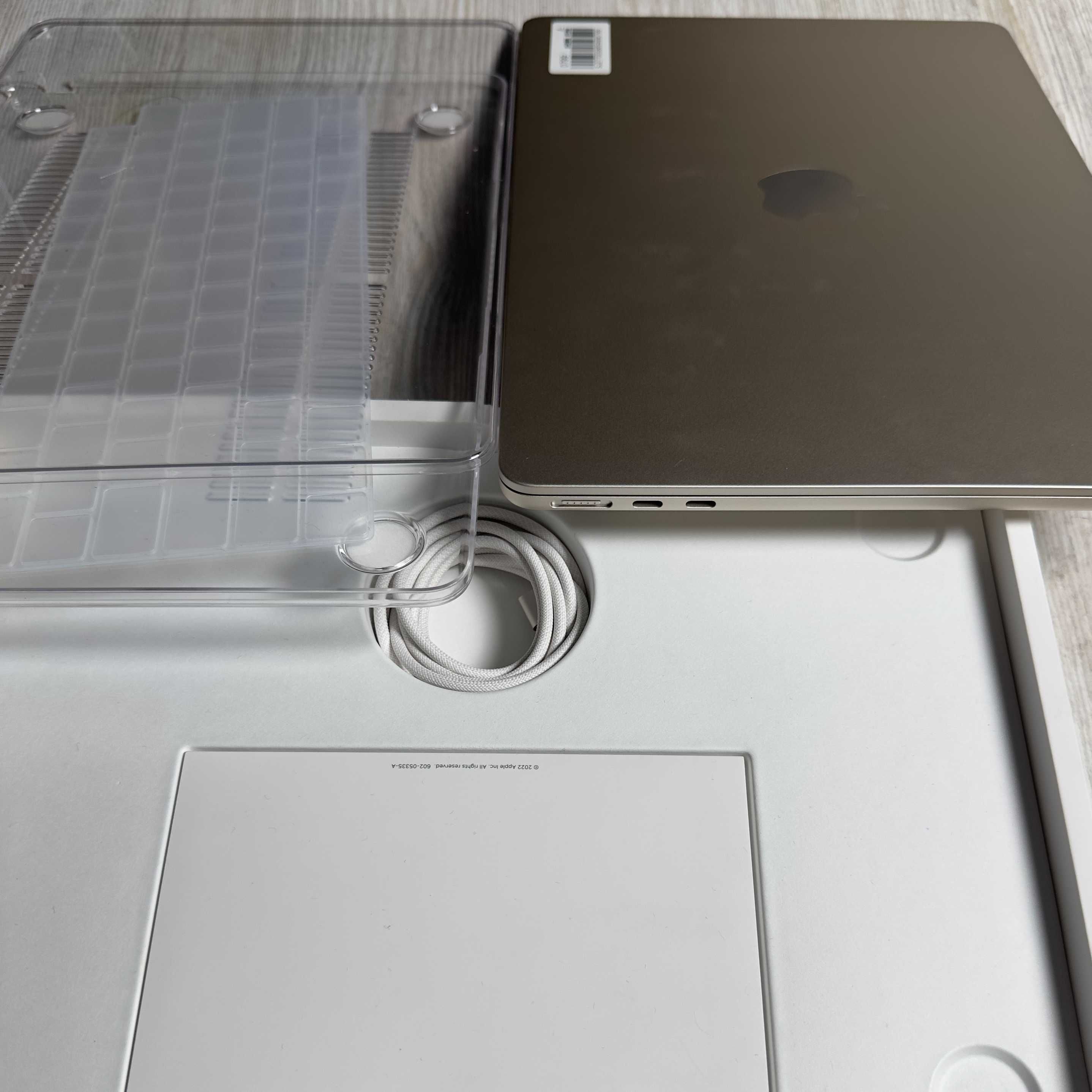 MacBook Air 13.3, 2022 M2 Full box, 8/256 GB, yomk 100% - Chehol bonus