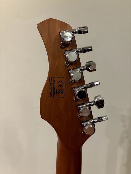 Sire Larry Carlton S7