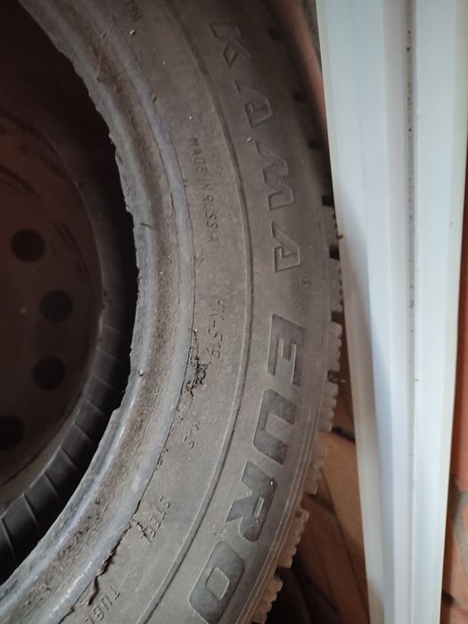 Продам шины с дисками подходит на пассат