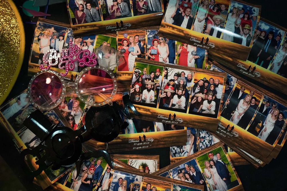 Cabina foto - photo booth - magic mirror pentru orice tip de eveniment