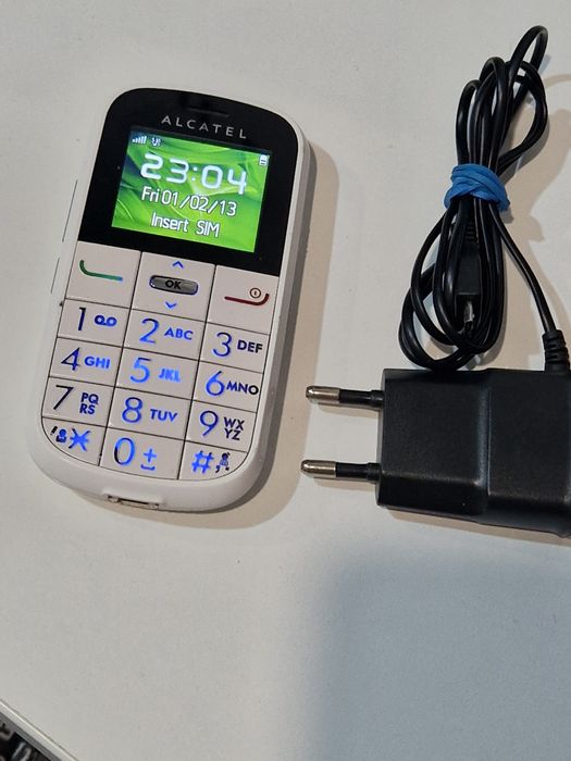 Super telefon cu butoane mari și display generos