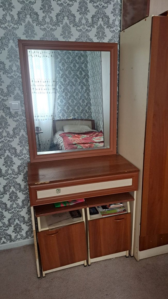 Детский трюмо сотилоди