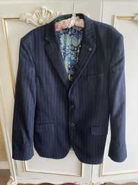 Пиджак мужской , цвет синий в полоску , размер 52 -54 Италия .