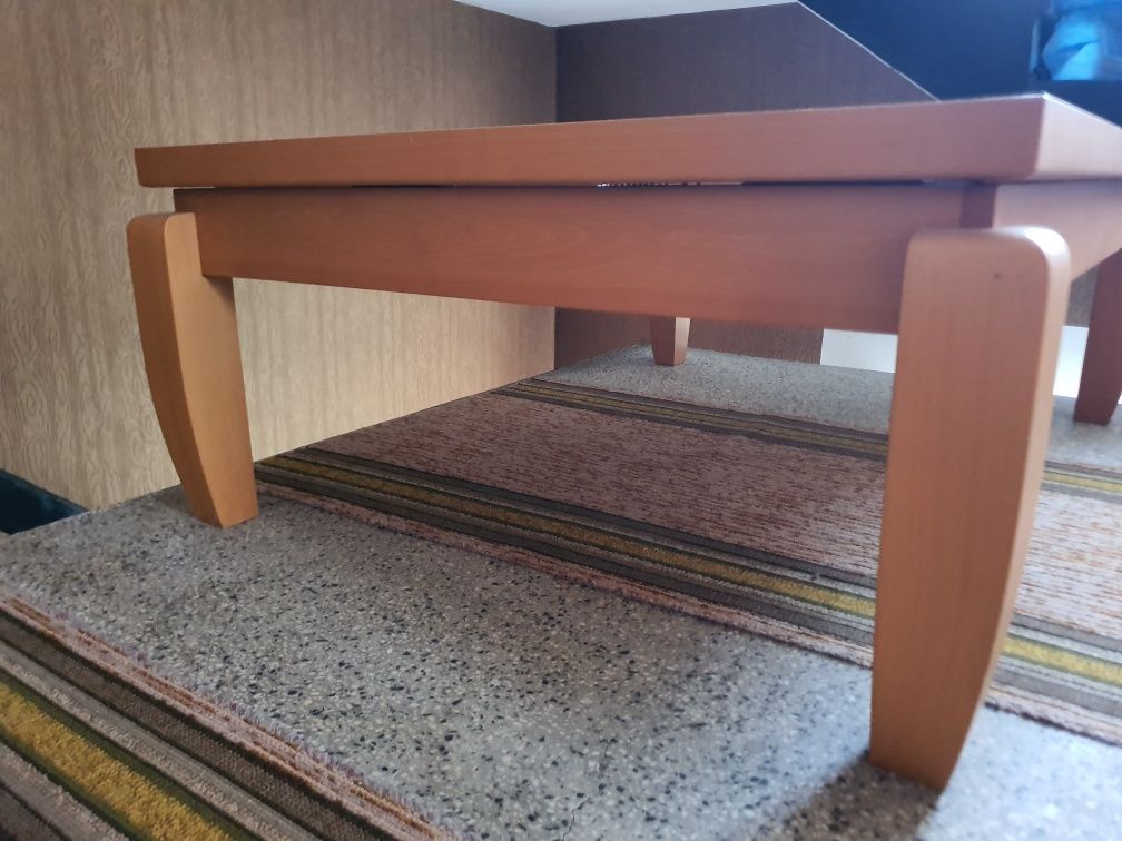 Продавам холна маса с повдигащ механизъм 120/90 см.