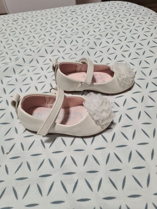 Vând balerini aproape noi, fetițe,  mărime 21