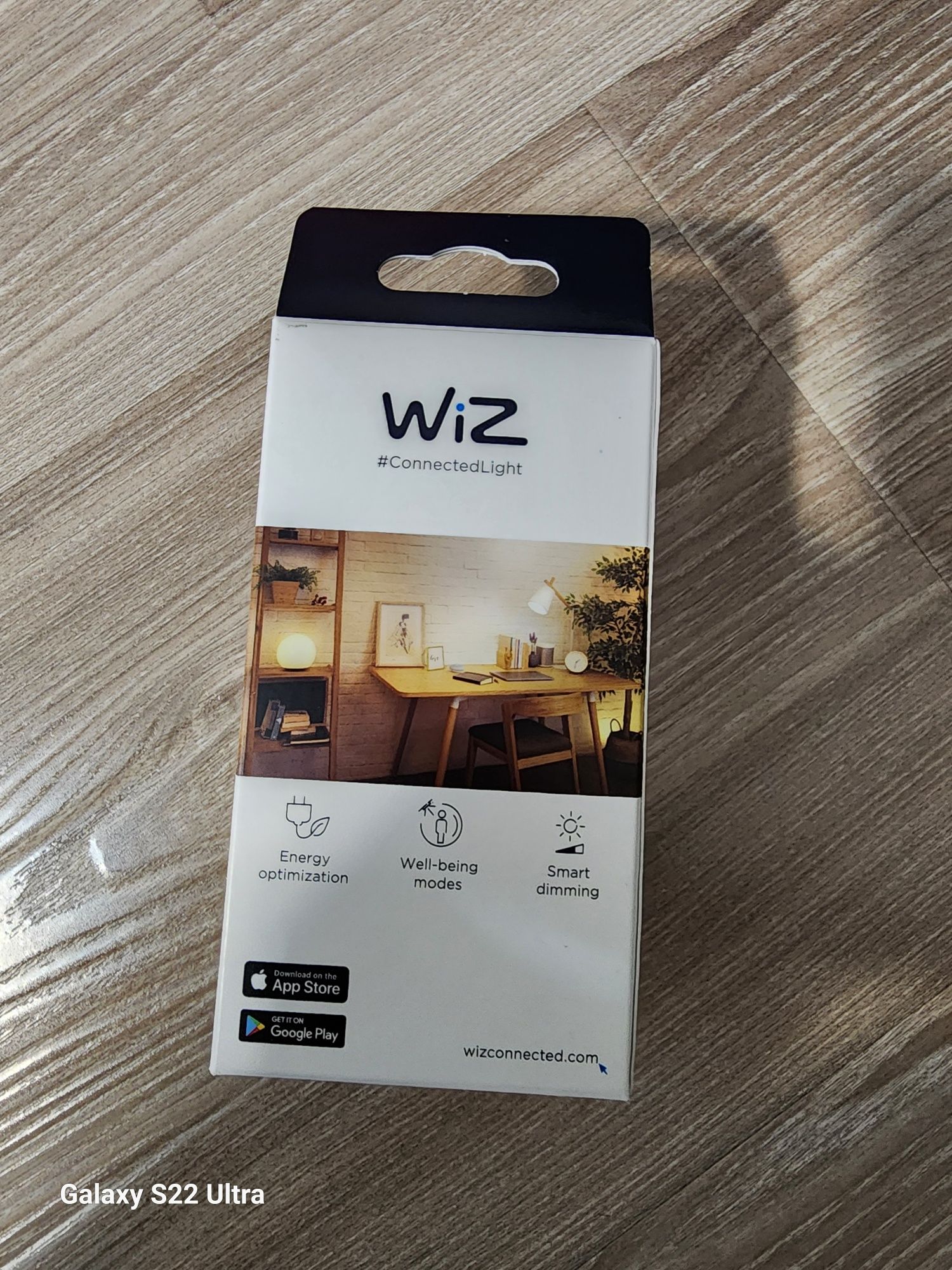 Продаётся умная лампочка Wiz новая!