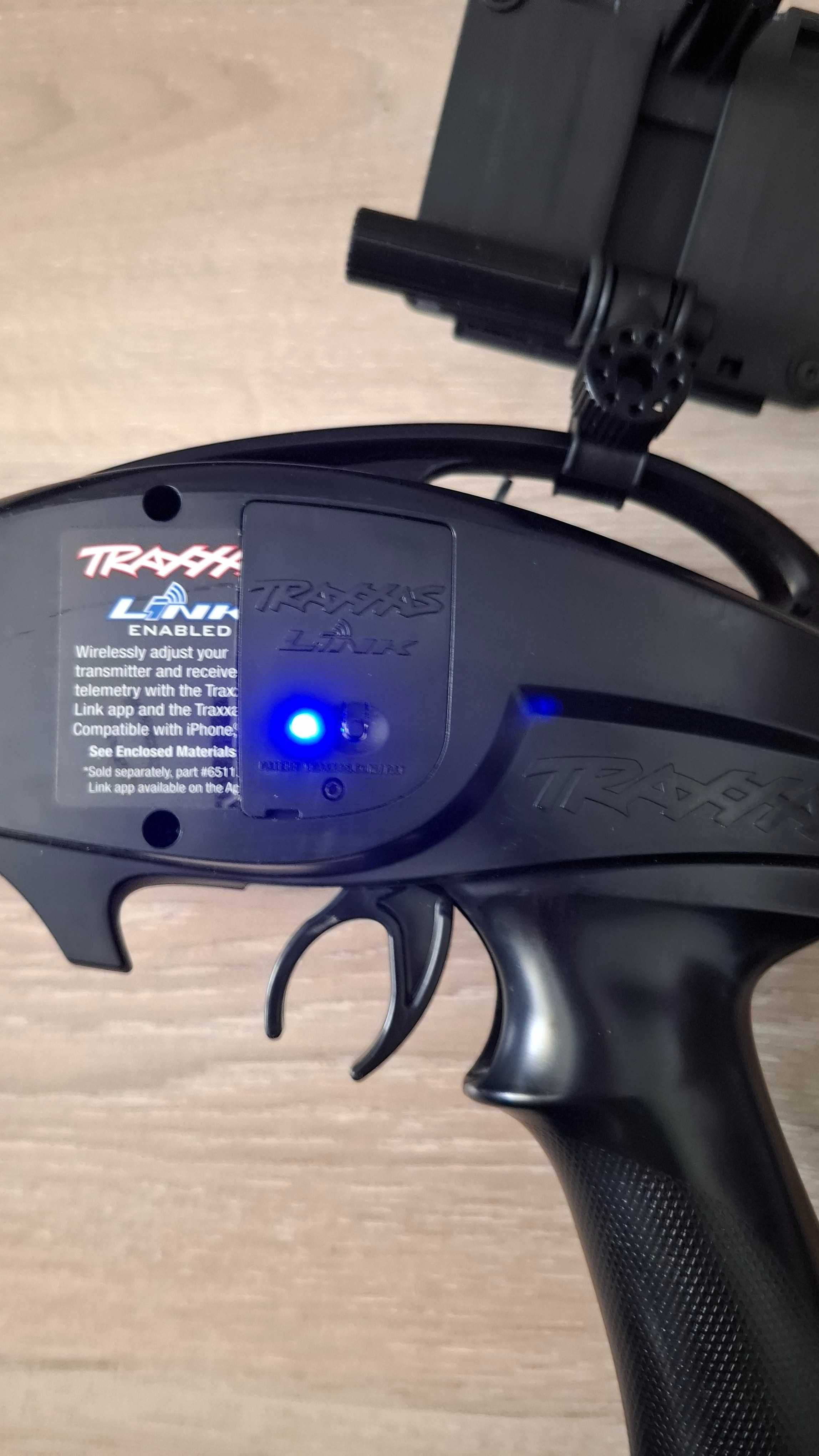 Тунингован Traxxas Summit Brushless с много допълнителни аксесоари
