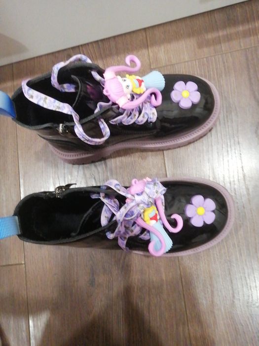 Продам новые детские сапоги