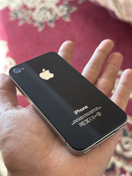 Iphone 4S IDEAL без царапин с зарядчиком