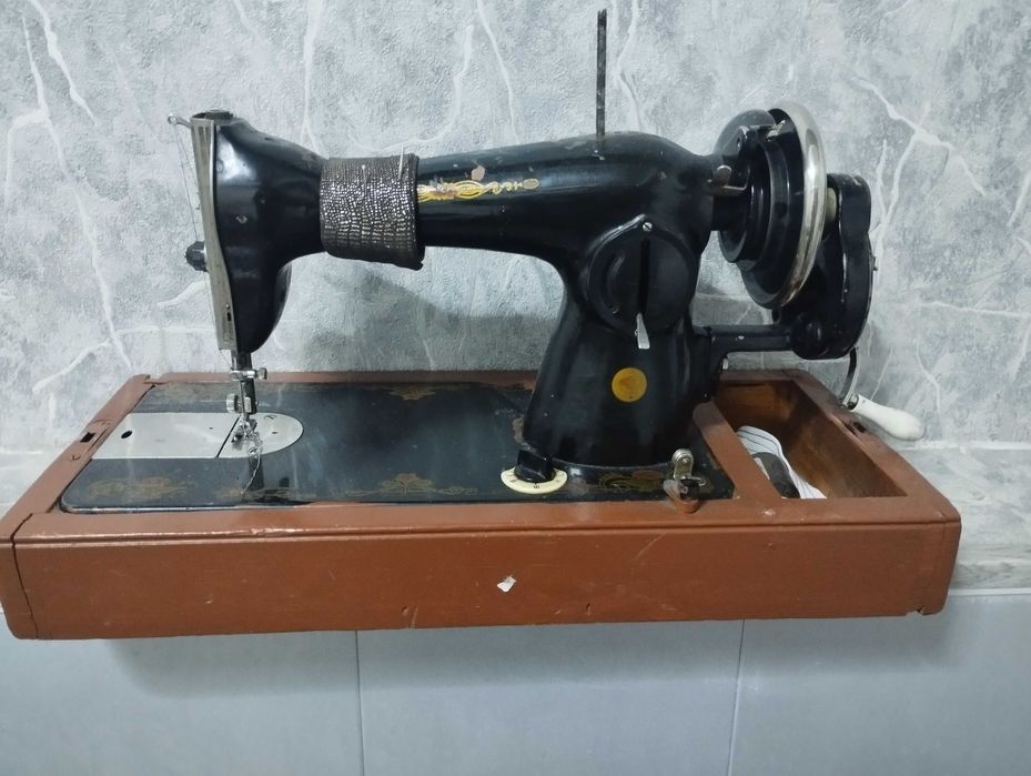 Тикув машинами сотилади