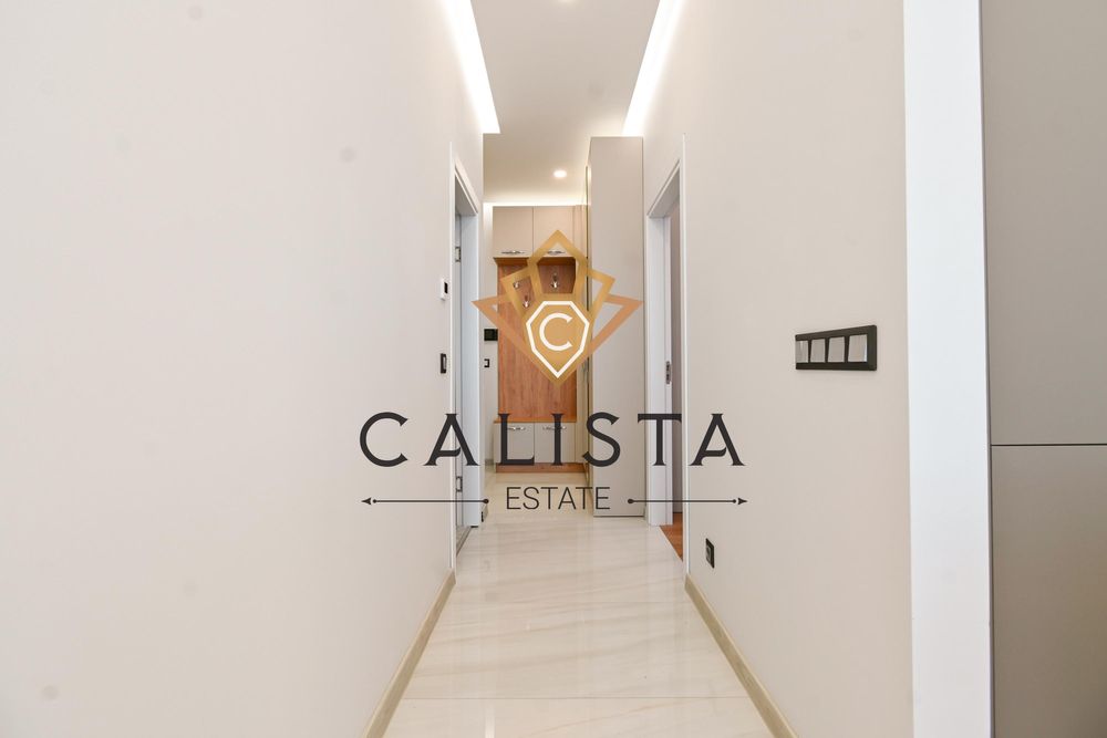 Тристаен апартамент за продажба в ж.к. Кръстова вада, 2097592