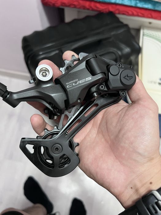 Переключатель Shimano Cues 10/11 ск