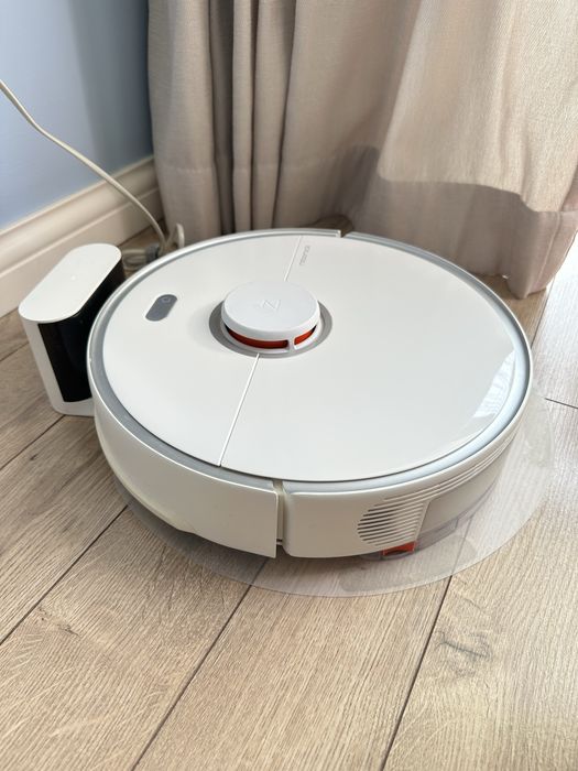 Продам робот-пылесос roborock s5 max