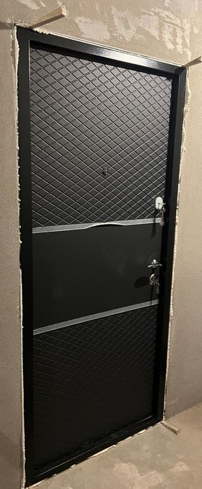 Ușă metalică de apartament – model premium - 9 buc