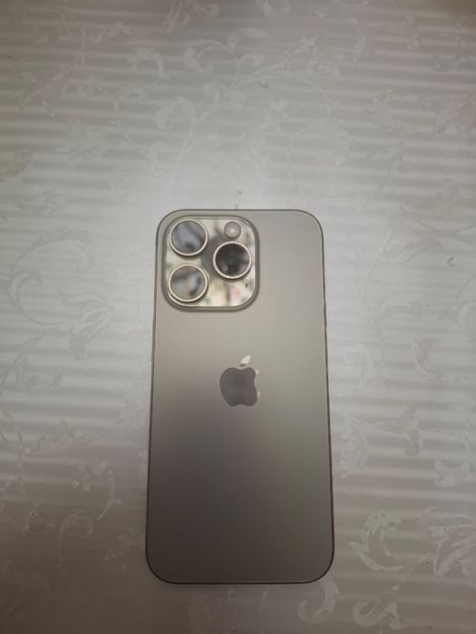 Iphone 15 pro, 600$